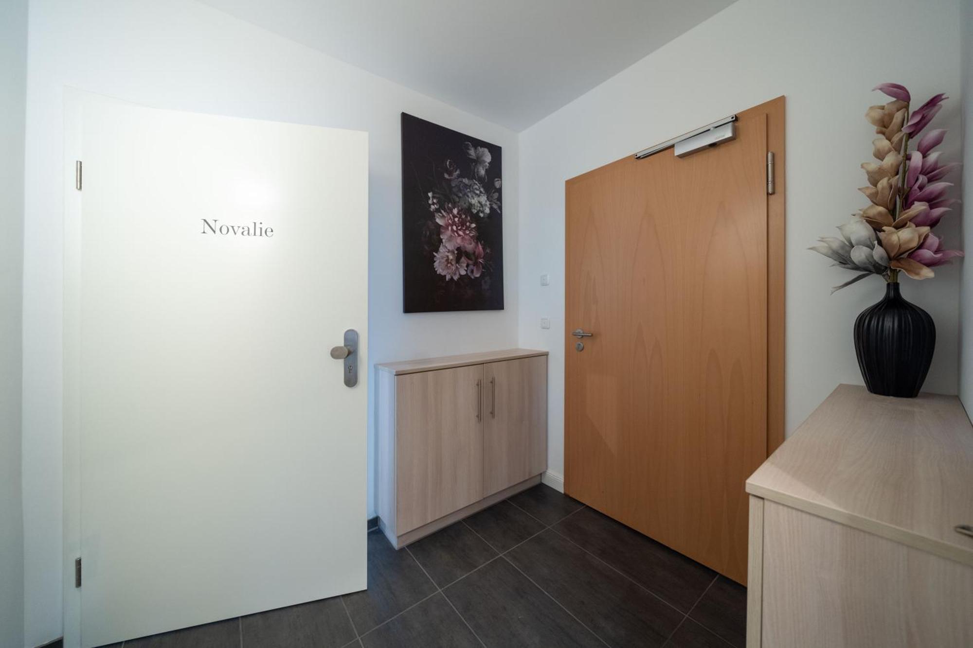 Moebliertes Wohnen - Novalie Apartment Rostock Exterior photo